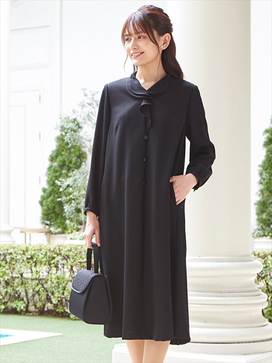 フリルカラーのゆったりブラックフォーマルワンピース(110102640