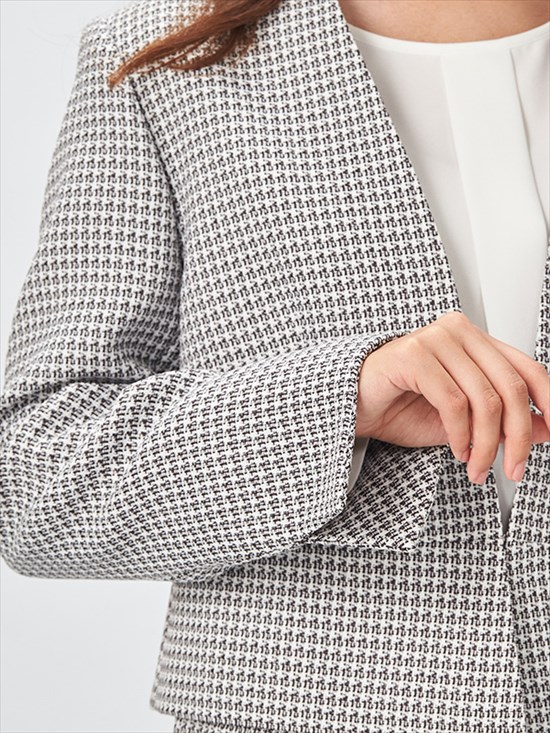 春もの ✨ エムプルミエ ♡ ペプラム ジャケット スーツ 36 ブラック 春もの ✨ エムプルミエ ♡ ペプラム ジャケット スーツ 36